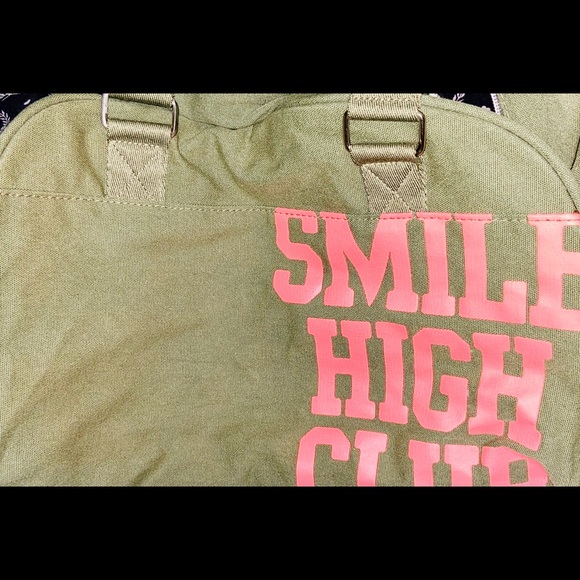 ⓈⓄⓁⒹVSPinK Duffel bag- {carry- on} - Picture 5 of 9